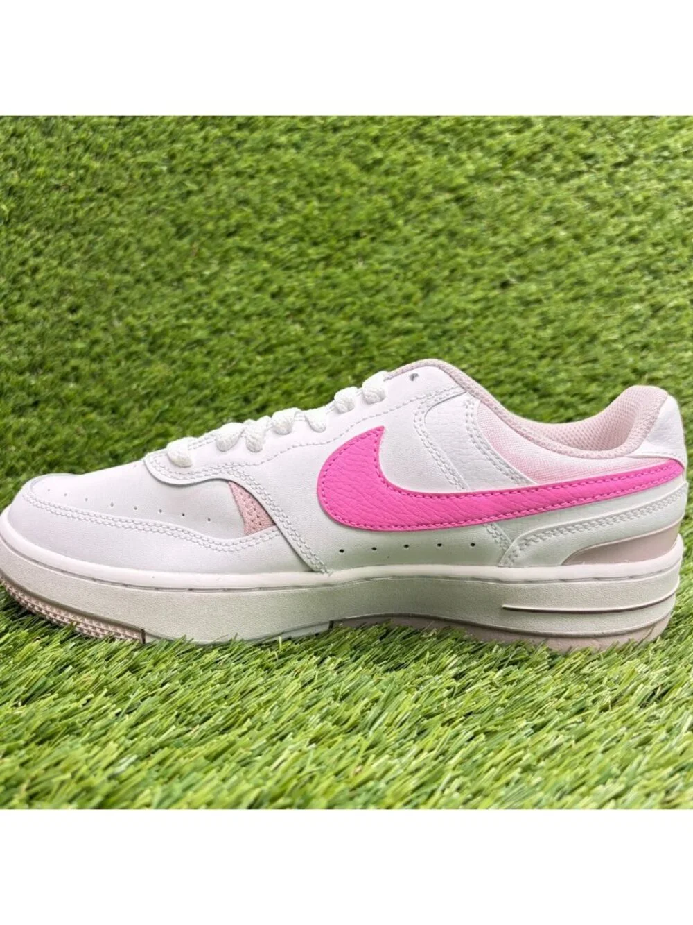 Nike Gamma Force Womens Size 8 White Pink Athletic Leather Shoes Sneakers